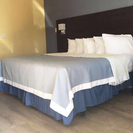 Days Inn By Wyndham Airport - Phoenix Dış mekan fotoğraf