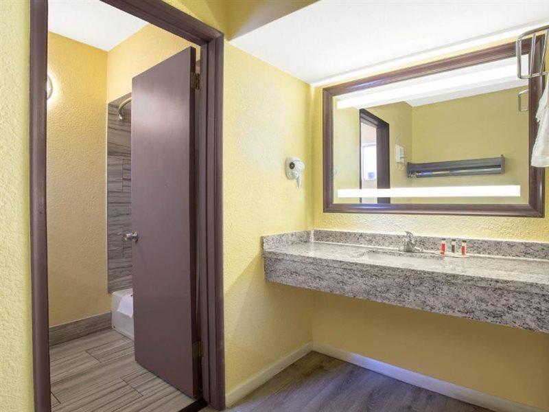 Days Inn By Wyndham Airport - Phoenix Dış mekan fotoğraf