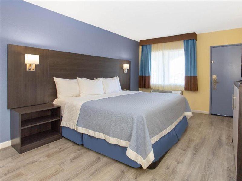 Days Inn By Wyndham Airport - Phoenix Dış mekan fotoğraf