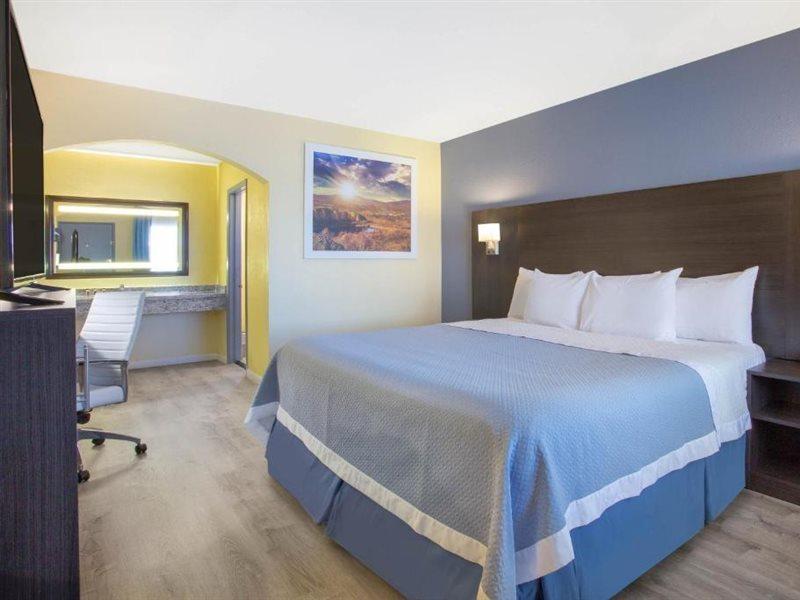 Days Inn By Wyndham Airport - Phoenix Dış mekan fotoğraf