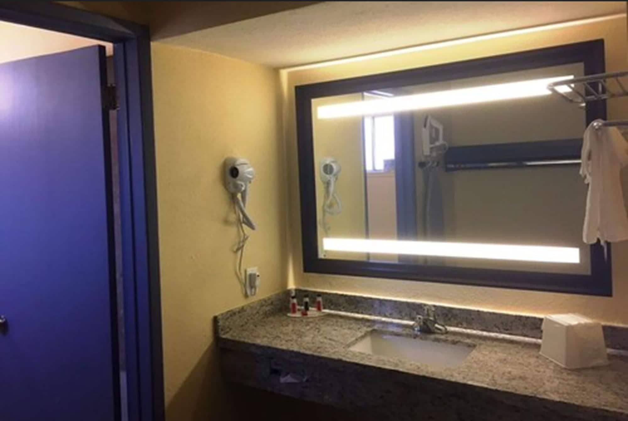 Days Inn By Wyndham Airport - Phoenix Dış mekan fotoğraf