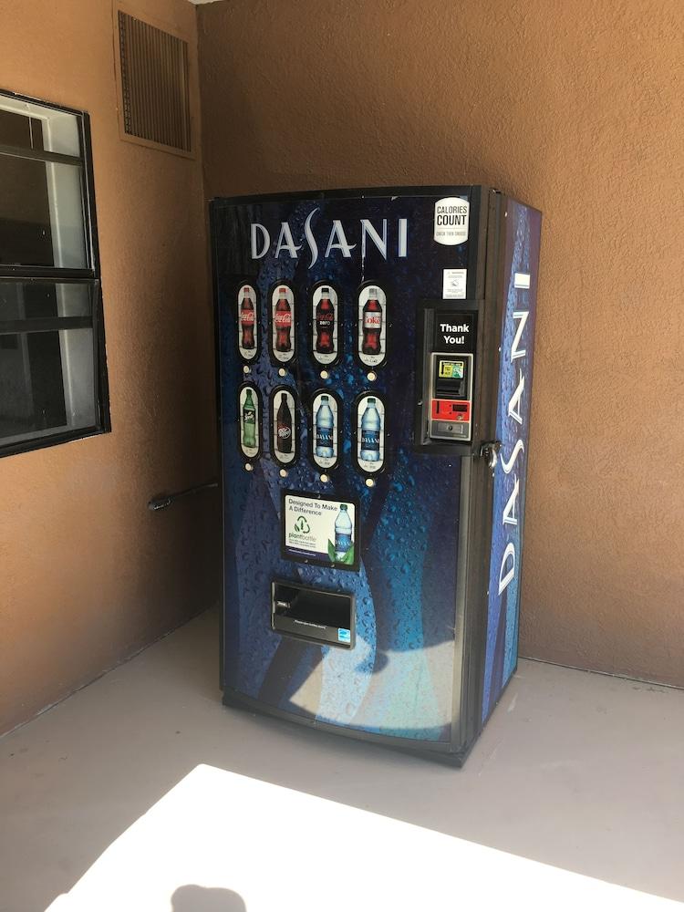 Days Inn By Wyndham Airport - Phoenix Dış mekan fotoğraf