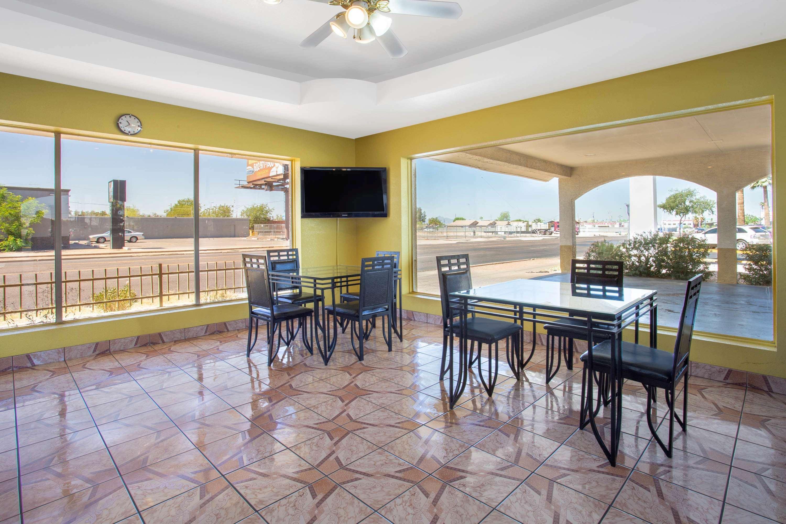 Days Inn By Wyndham Airport - Phoenix Dış mekan fotoğraf