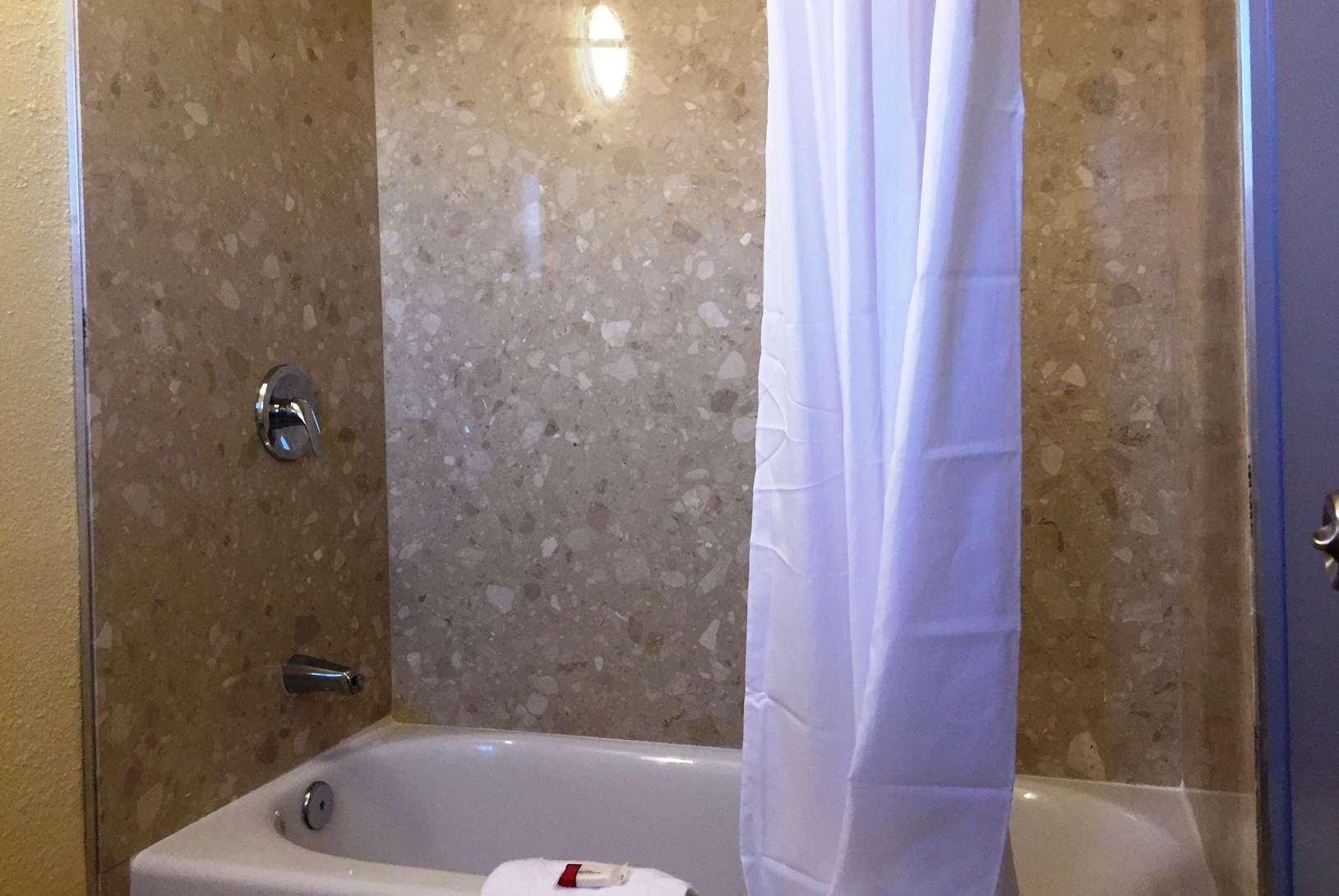 Days Inn By Wyndham Airport - Phoenix Dış mekan fotoğraf