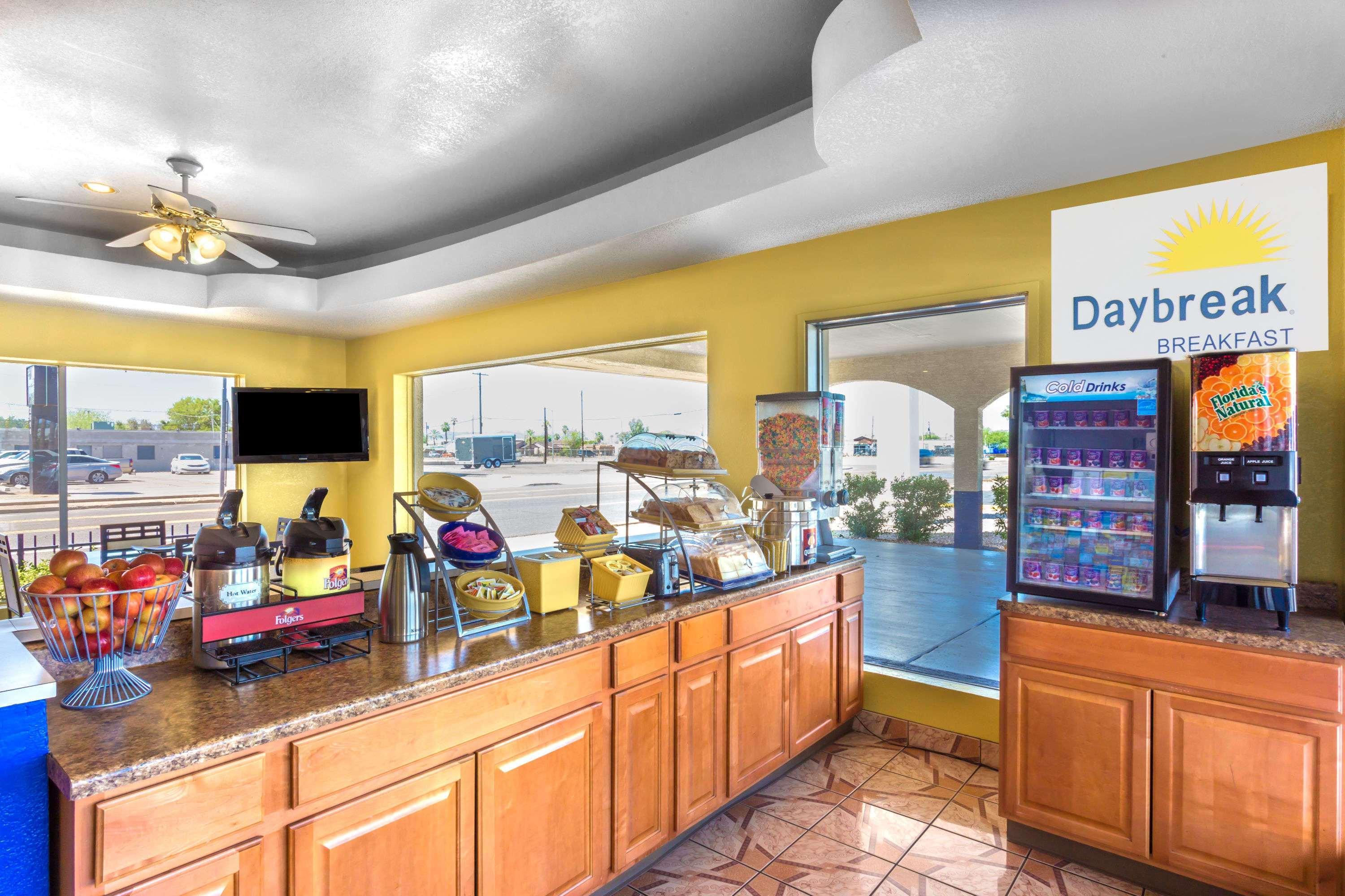 Days Inn By Wyndham Airport - Phoenix Dış mekan fotoğraf