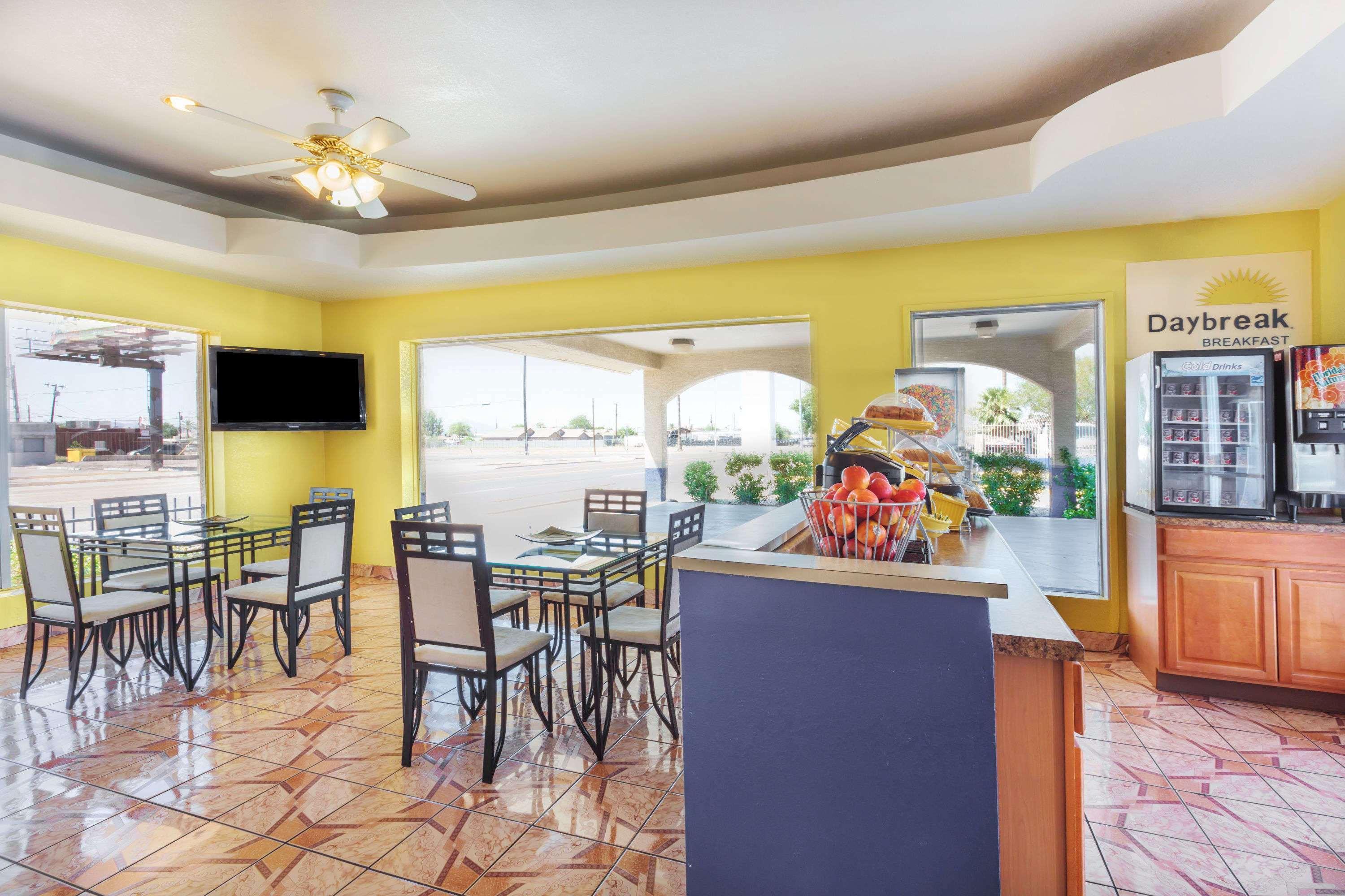Days Inn By Wyndham Airport - Phoenix Dış mekan fotoğraf