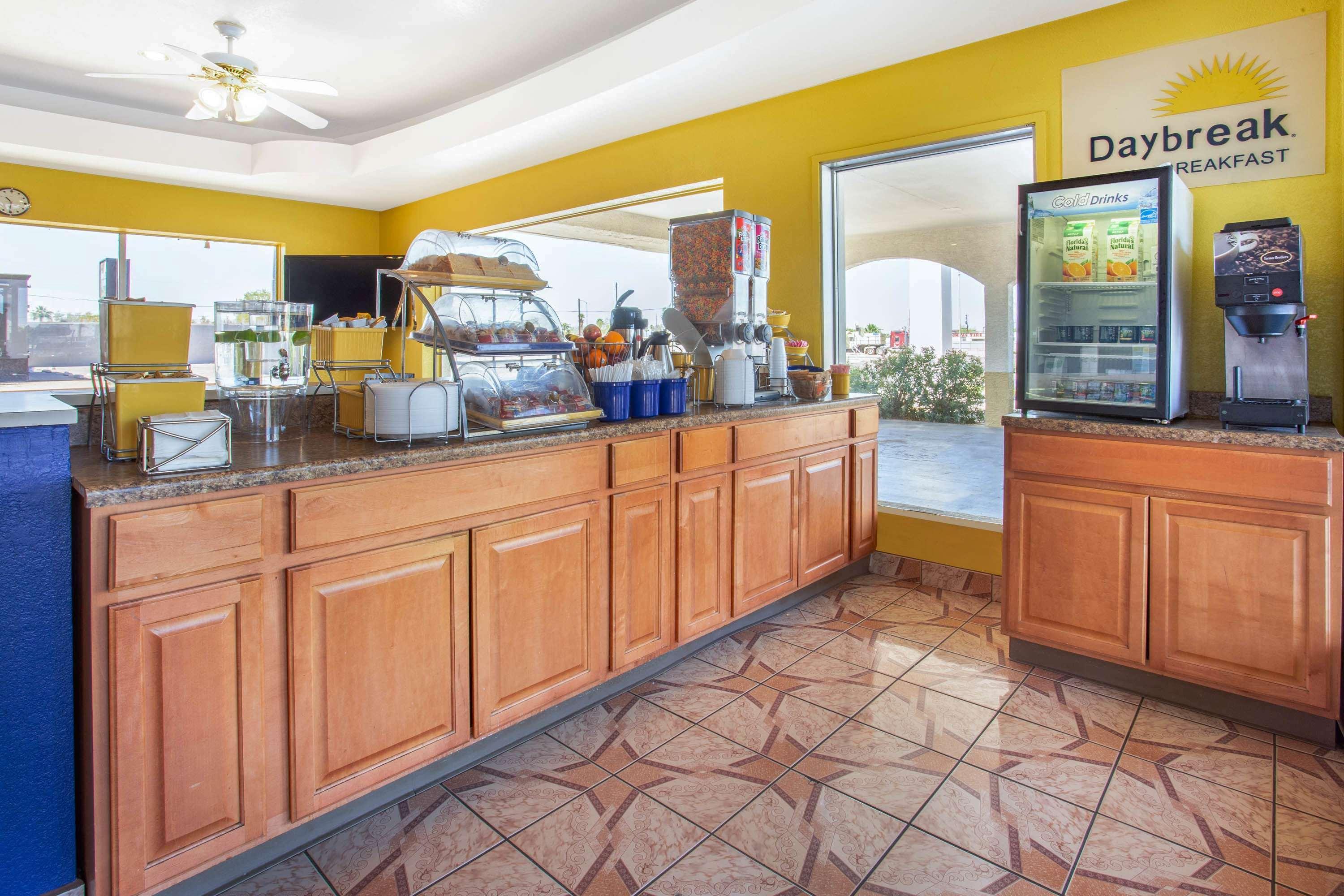 Days Inn By Wyndham Airport - Phoenix Dış mekan fotoğraf