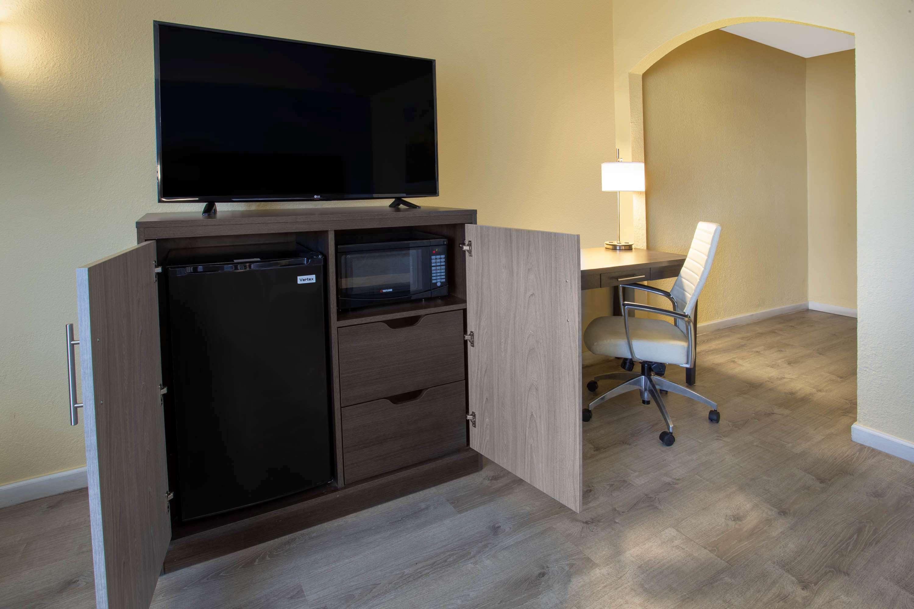 Days Inn By Wyndham Airport - Phoenix Dış mekan fotoğraf