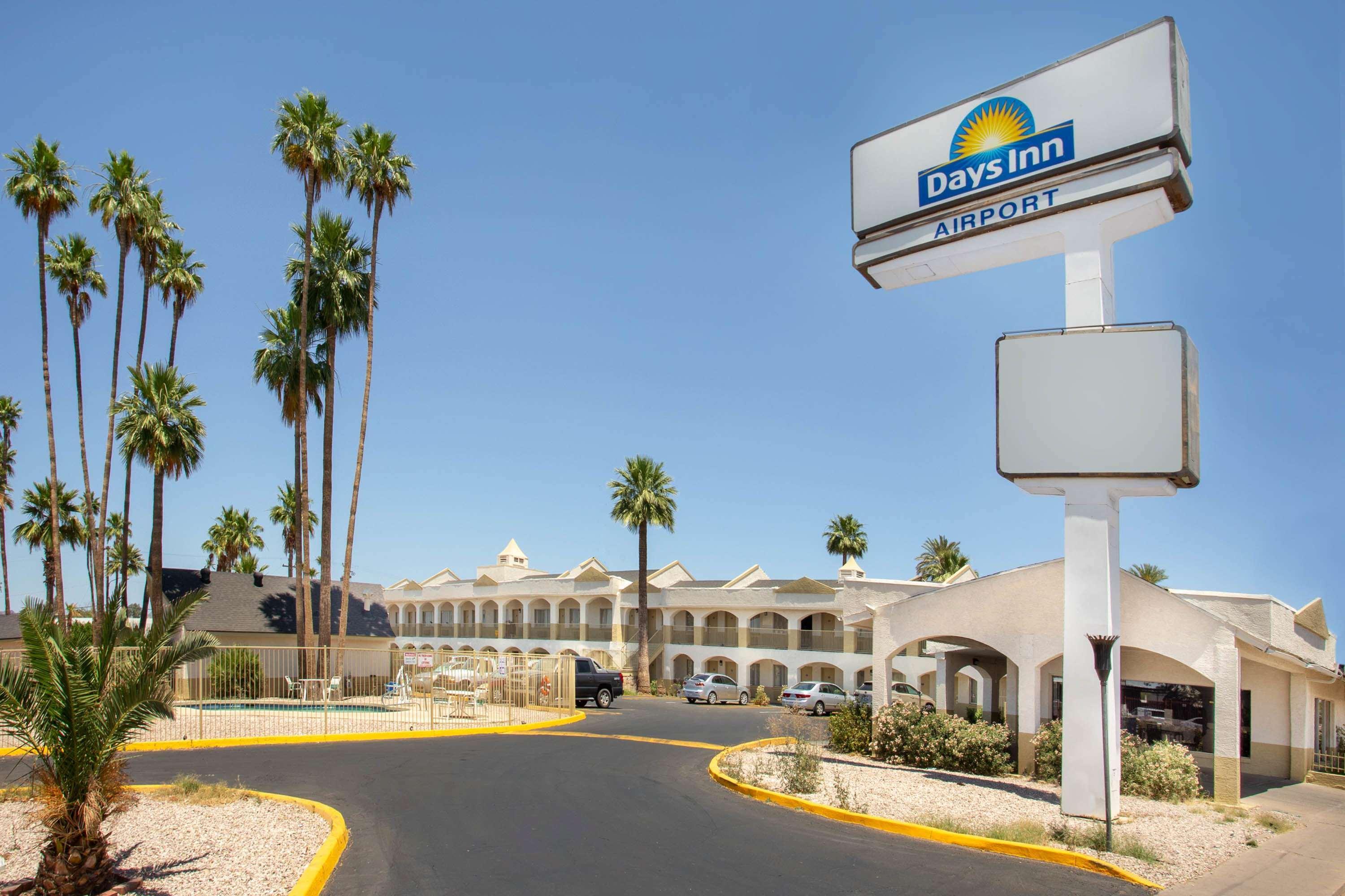 Days Inn By Wyndham Airport - Phoenix Dış mekan fotoğraf