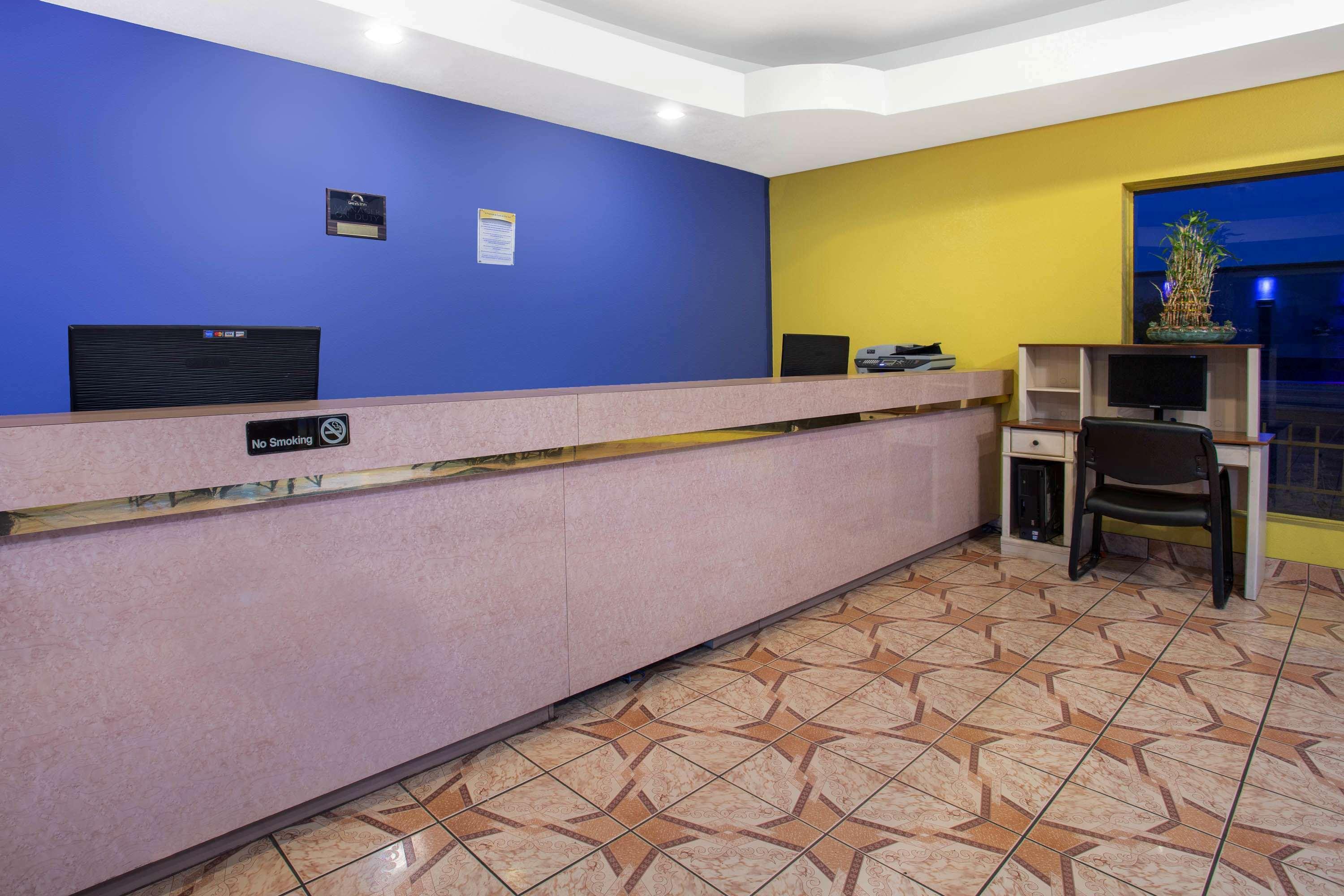 Days Inn By Wyndham Airport - Phoenix Dış mekan fotoğraf