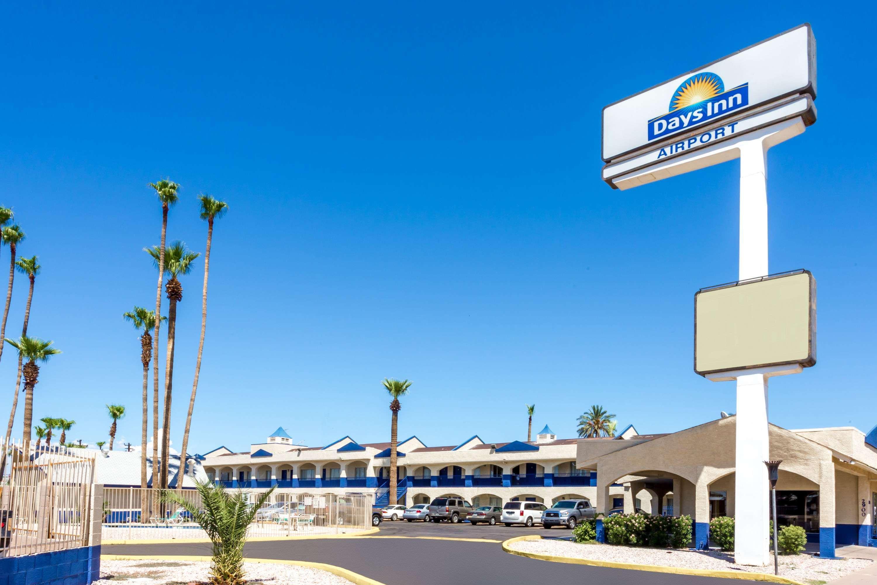 Days Inn By Wyndham Airport - Phoenix Dış mekan fotoğraf