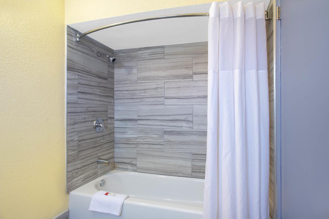 Days Inn By Wyndham Airport - Phoenix Dış mekan fotoğraf