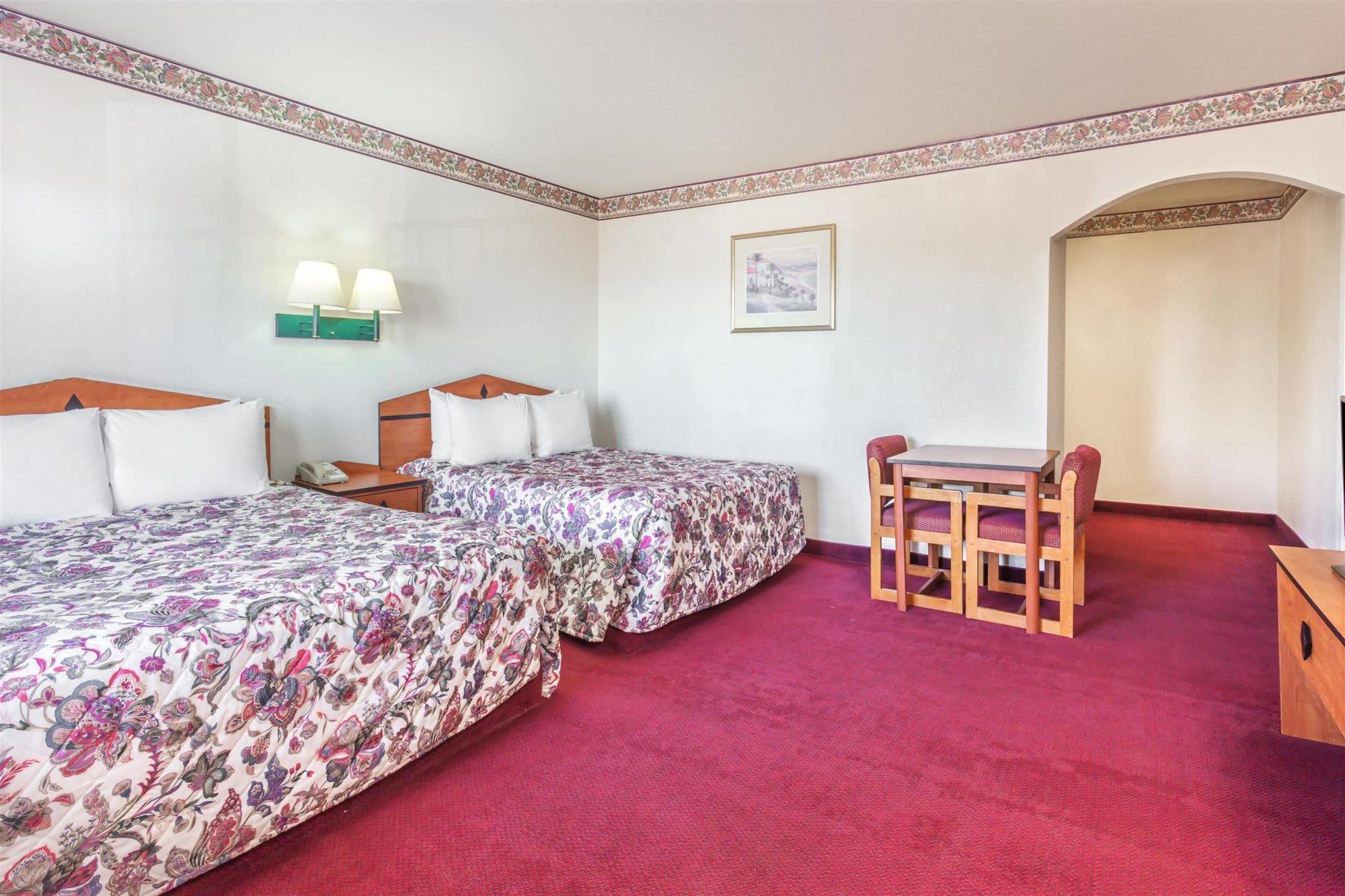 Days Inn By Wyndham Airport - Phoenix Dış mekan fotoğraf